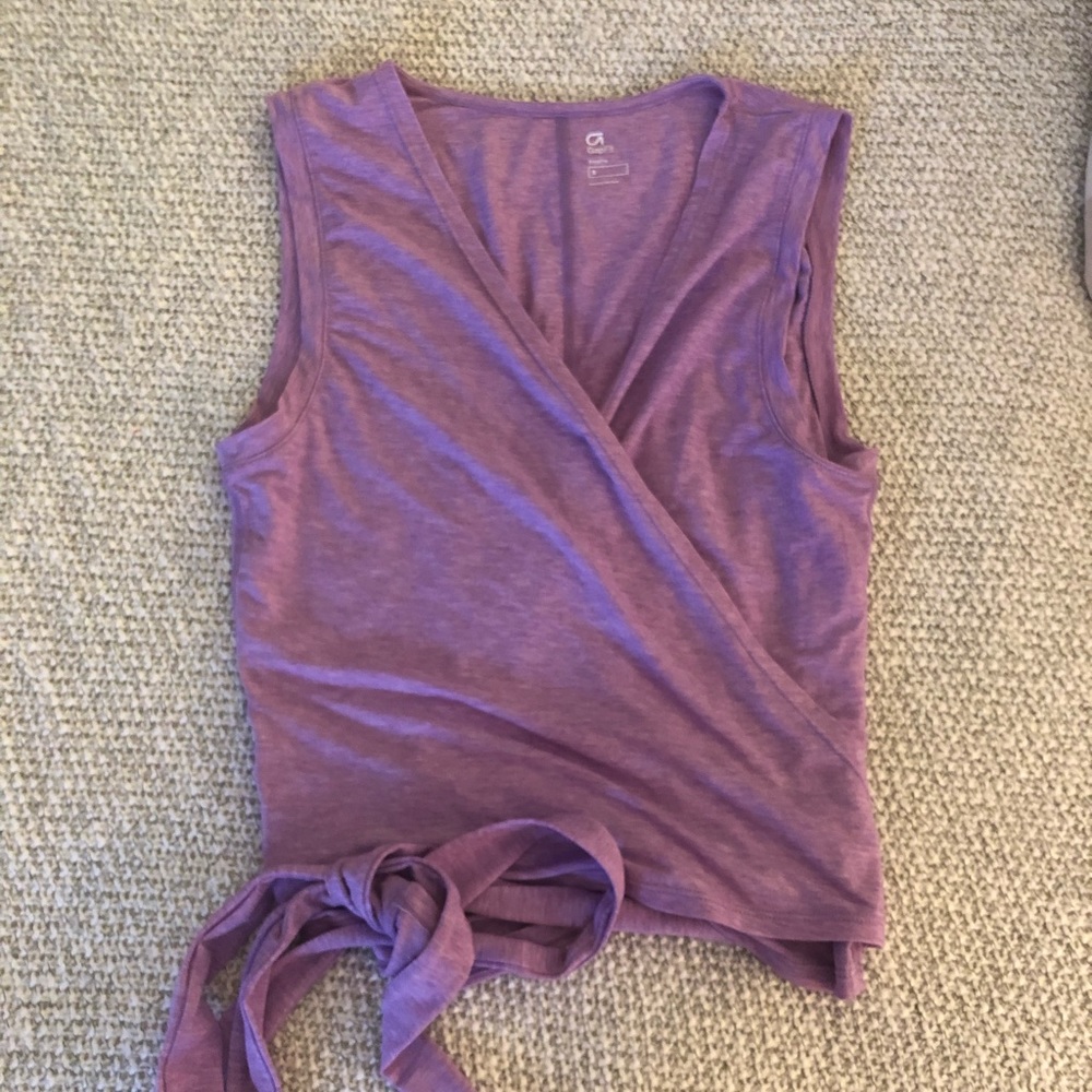 GapFit Breathe Tie Top